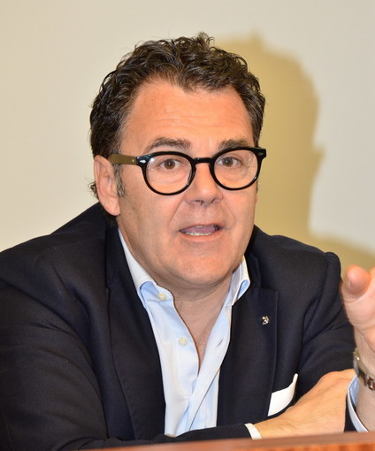 Il consiglio regionale osserva il minuto di silenzio in ricordo di Eugenio Minasso scomparso ieri all'età di 62 anni