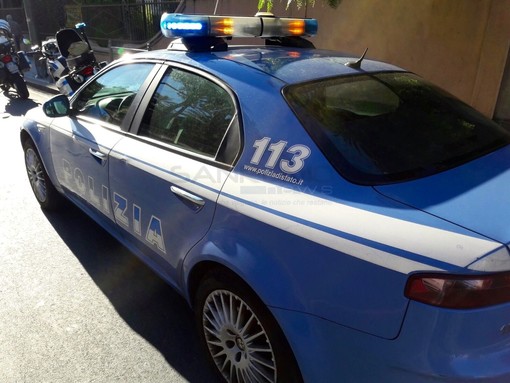 Sanremo, arrestata rapinatrice rumena: ha aggredito i poliziotti e puntato un coltello alla commessa di un negozio