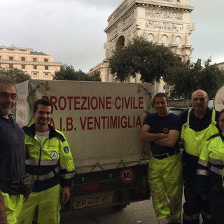 La Protezione Civile 'L. Veziano' di Ventimiglia anche oggi in aiuto alla popolazione genovese La Protezione Civile 'L. Veziano' di Ventimiglia anche oggi in aiuto alla popolazione genovese