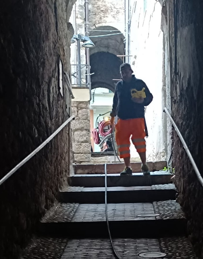 Ventimiglia: richiesta del consigliere Bonadonna, sopralluoghi, pulizia e spurghi nella trascurata città alta (Foto)