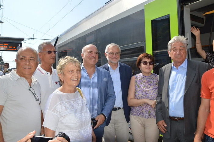 Ventimiglia: dopo il lungo stop ecco il treno che da Cuneo arriva nuovamente in riviera (Foto e Video)