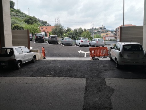 Imperia: apertura 'fai da te' del nuovo parcheggio della stazione. Gagliano "Senza un'ordinanza non possiamo multare le auto all'interno" Imperia: apertura 'fai da te' del nuovo parcheggio della stazione. Gagliano "Senza un'ordinanza non possiamo multare le auto all'interno"