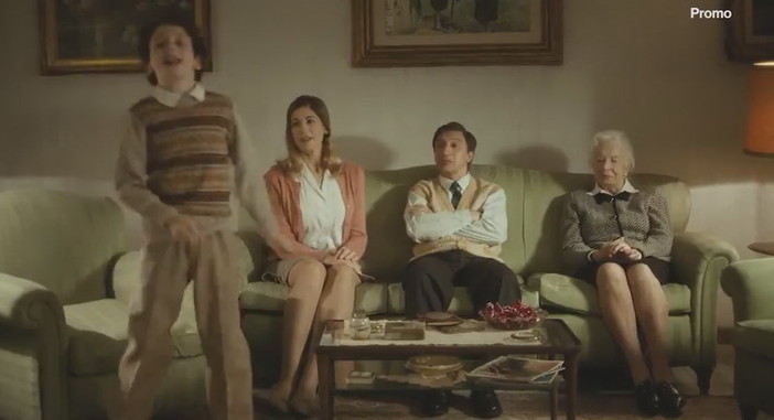 In onda i 'promo' di Sanremo 2020: ripercorrono la giovinezza di Amadeus di fronte al Festival in tv (Video)