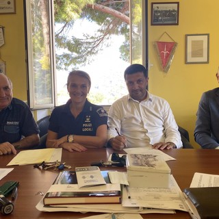 Antincendio boschivo, protocollo d’intesa tra Vallecrosia e Ponente Emergenza Protezione Civile Odv (Foto) Antincendio boschivo, protocollo d’intesa tra Vallecrosia e Ponente Emergenza Protezione Civile Odv (Foto)