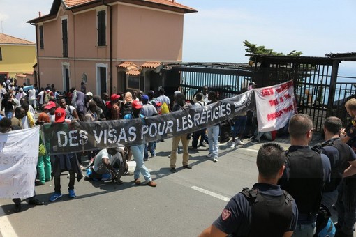 Il presidente della Regione Toti "Non bisogna permettere ai migranti di raggiungere Ventimiglia"