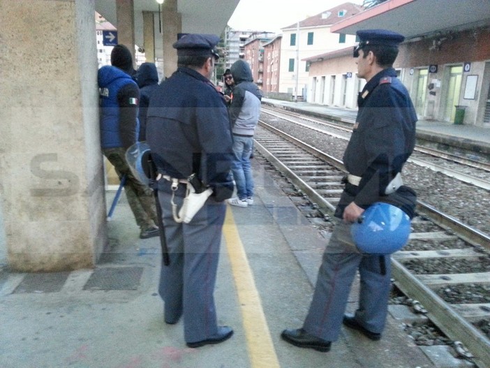 Spaccio di droga tra Albenga ed Imperia: la Polizia Ferroviaria ferma 5 giovani in possesso di hashish