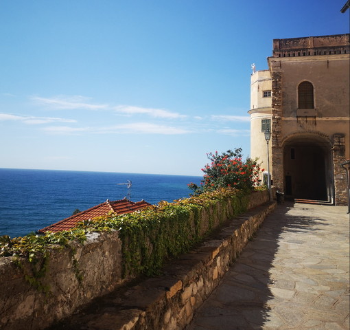 Passeggiata al Parasio per la ‘Giornata Mondiale contro la Violenza sulle Donne’ con Marina Caramellino Passeggiata al Parasio per la ‘Giornata Mondiale contro la Violenza sulle Donne’ con Marina Caramellino