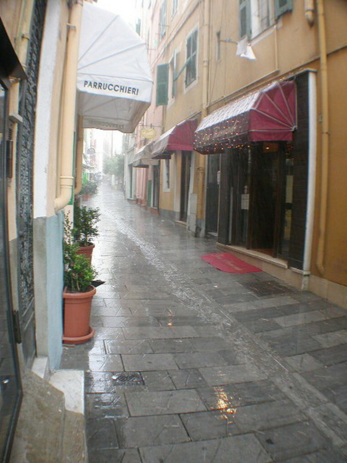 Maltempo: tornerà a piovere domani sera ma attenzione a lunedì con 70 mm probabili. In arrivo l'Allerta? Maltempo: tornerà a piovere domani sera ma attenzione a lunedì con 70 mm probabili. In arrivo l'Allerta?