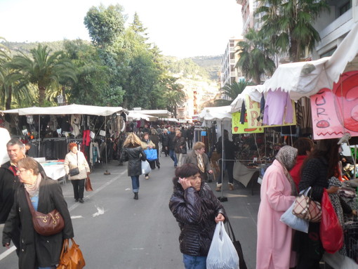 Ventimiglia: nuova viabilità, mercato del venerdì e orari locali con musica al centro dell’assemblea pubblica del Comitato “Giardini Mare”