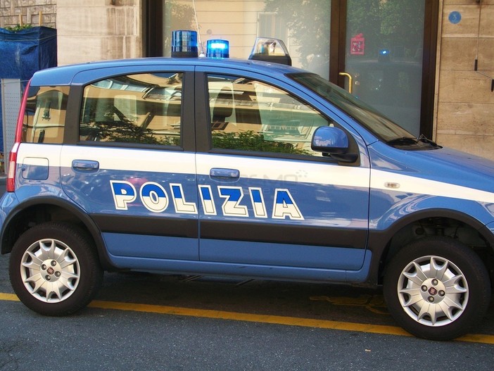 Sanremo: chiedevano l'elemosina in centro con i figli minori, denunciata coppia di romeni Sanremo: chiedevano l'elemosina in centro con i figli minori, denunciata coppia di romeni