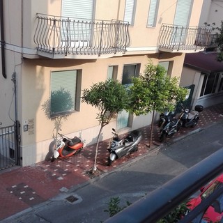 Bordighera: un lettore segnala il problema del parcheggio selvaggio in via General Biamonti
