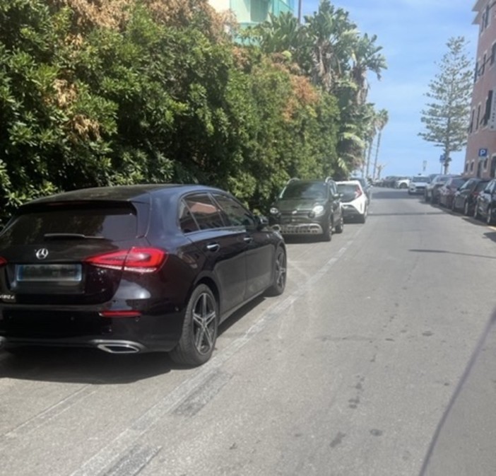 Le immagini da via Sant'Ampelio