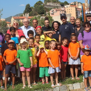 Ventimiglia: ai giardini 'Reggio' un nuovo ulivo per sensibilizzare i più giovani delle scuole estive (Foto)