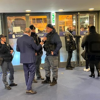 Sanremo: attimi di tensione al Palafiori per un presunto allarme bomba, serie di controlli delle forze dell'ordine (Foto)