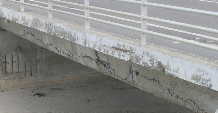 Bordighera: intervento del consigliere Ramoino sulle condizioni del ponte sul rio Borghetto (Foto) Bordighera: intervento del consigliere Ramoino sulle condizioni del ponte sul rio Borghetto (Foto)