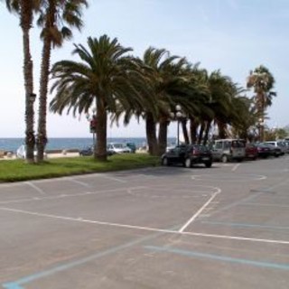 Sanremo: parcheggio giorni di mercato a Pian Di Nave, lettore "Ma perchè non si fanno più multe per far rispettare le regole?"