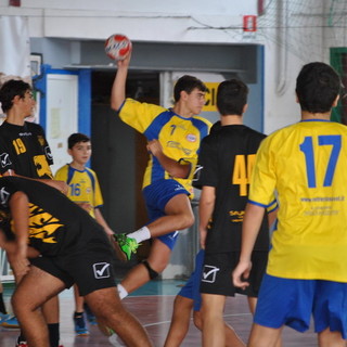 Pallamano Imperia, trasferta vittoriosa della formazione under 19. Coach Sambusida: "Contento di questa prima vittoria"