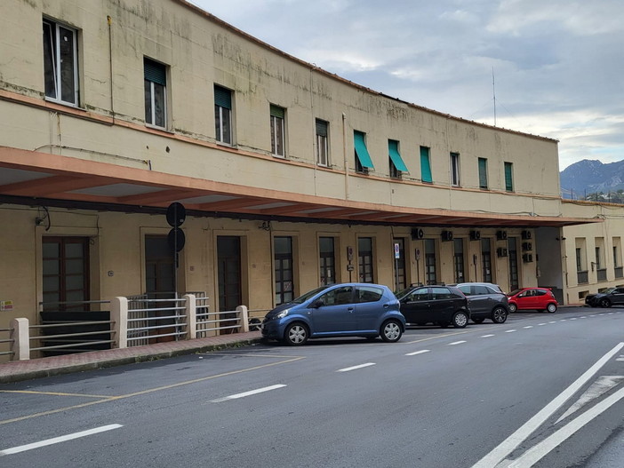 Lavoratori frontalieri, Ventimiglia Futura: “San Ludovico al collasso, servono treni potenziati e sconti autostradali”