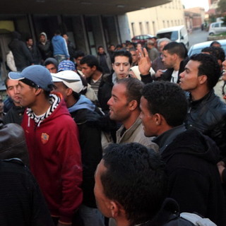 Ventimiglia: da oltre un mese l'emergenza migranti "Chapeaux pur la Croix Rouge"