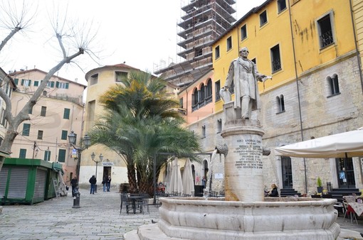 Sanremo: piazzetta della fontana in piazza Eroi, lettore &quot;Bellissimo angolo da recuperare&quot;