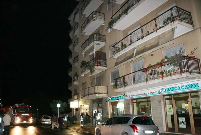 Vallecrosia: 24 famiglie in strada per il crollo di una parete di una palazzina, allarme rientrato