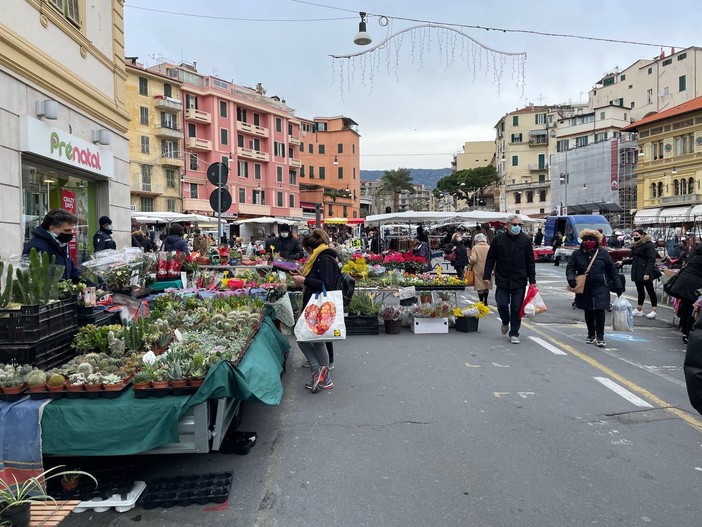 Mercato piazza Eroi Sanremo Mercato piazza Eroi Sanremo