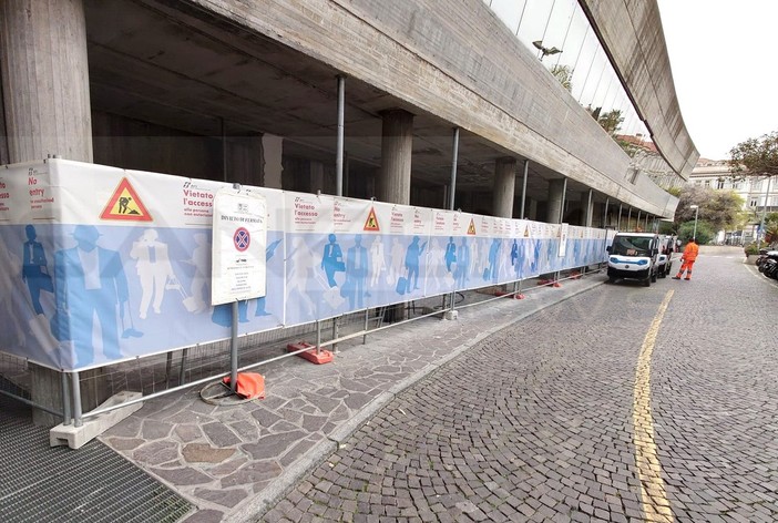 Sanremo: lavori alla stazione ferroviaria e assenza di parcheggi per le moto, esplode la polemica degli utenti (Foto)
