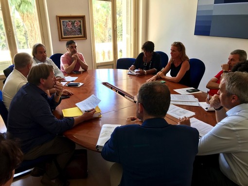 La riunione della prima commissione La riunione della prima commissione
