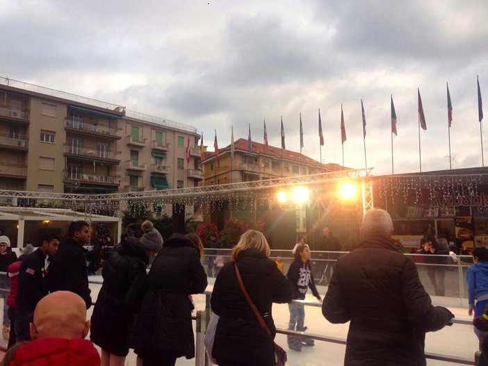 Sanremo: dopo il forte vento, apre domani il mercatino di Natale. La pista del ghiaccio invece è tornata operativa