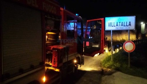 Prelà: principio di incendio a Villatalla, intervento dei Vigili del Fuoco in serata (Foto) Prelà: principio di incendio a Villatalla, intervento dei Vigili del Fuoco in serata (Foto)