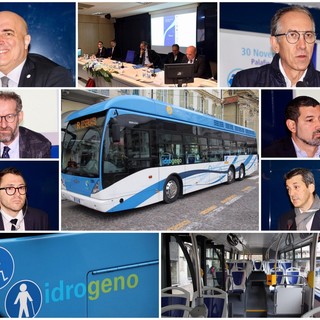 Sanremo: dalla prossima settimana in strada i 3 bus ad idrogeno, oggi la presentazione della Riviera Trasporti (Foto e Video) Sanremo: dalla prossima settimana in strada i 3 bus ad idrogeno, oggi la presentazione della Riviera Trasporti (Foto e Video)
