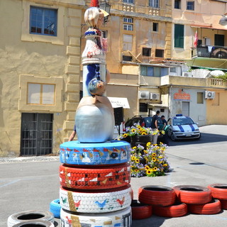 Sanremo: un turista d'Alessandria critica la scultura posizionata in piazza Borea d'Olmo Sanremo: un turista d'Alessandria critica la scultura posizionata in piazza Borea d'Olmo