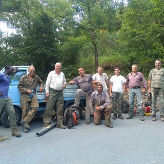 Molini di Triora: volontari e amministratori in azione per lo sfalcio e la pulizia della strada per Grattino