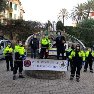 Bordighera: l'associazione 'BordiEventi' ha donato oggi 1.240 euro alla locale Protezione Civile (Foto) Bordighera: l'associazione 'BordiEventi' ha donato oggi 1.240 euro alla locale Protezione Civile (Foto)