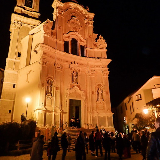 Cervo: questa sera alle 21 il coro alpino “ Monte Saccarello “ farà rivivere l'atmosfera tipica degli alpini in un ambiente magico