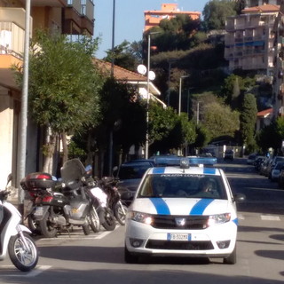 Vallecrosia: serie di interventi negli ultimi giorni, il nuovo servizio della Polizia Municipale funziona Vallecrosia: serie di interventi negli ultimi giorni, il nuovo servizio della Polizia Municipale funziona