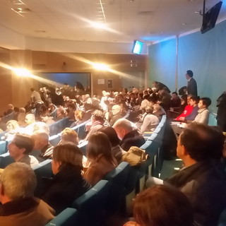 Imperia: tutto esaurito e trasferimento all'auditorium della Camera di Commercio per l'incontro sul 'Piano Casa' Imperia: tutto esaurito e trasferimento all'auditorium della Camera di Commercio per l'incontro sul 'Piano Casa'