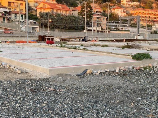 Ventimiglia, parcheggio nell'ex area della ferrovia. Scullino: "Il cantiere è in ritardo, il responsabile è Di Muro" (Foto) Ventimiglia, parcheggio nell'ex area della ferrovia. Scullino: "Il cantiere è in ritardo, il responsabile è Di Muro" (Foto)