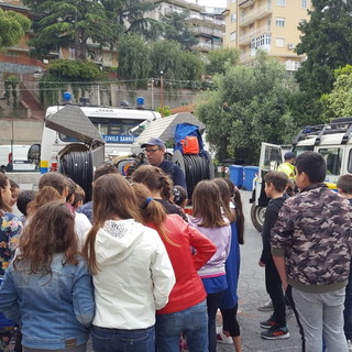 I volontari della Protezione Civile nel plesso Nobel del Comprensivo Sanremo Ponente (Foto e Video) I volontari della Protezione Civile nel plesso Nobel del Comprensivo Sanremo Ponente (Foto e Video)