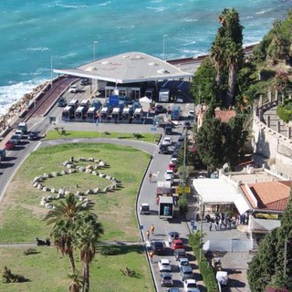 Ventimiglia: oltre 180 firme contro la cementificazione di piazzale De Gasperi "No alla demolizione del Terzo Paradiso"