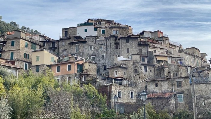 Visita al laboratorio sociale 'Cera d’Ape Nera' di Airole con il MAR di Ventimiglia