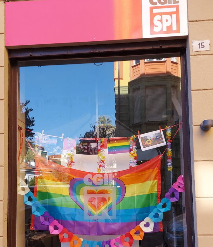 Sanremo: in occasione del 'Pride' di sabato prossimo la 'Piazzetta dei Diritti' della Cgil si colora di arcobaleno Sanremo: in occasione del 'Pride' di sabato prossimo la 'Piazzetta dei Diritti' della Cgil si colora di arcobaleno