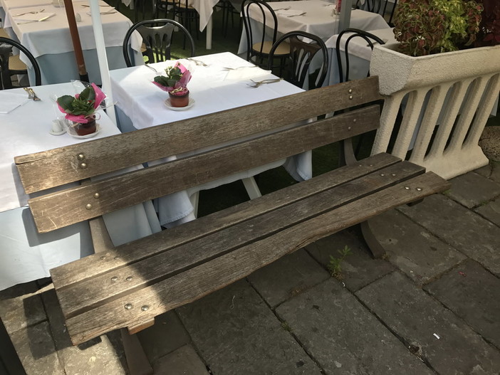 Sanremo: l'8 agosto in piazza Bresca verrà rimossa una panchina, ma i residenti non ci stanno Sanremo: l'8 agosto in piazza Bresca verrà rimossa una panchina, ma i residenti non ci stanno