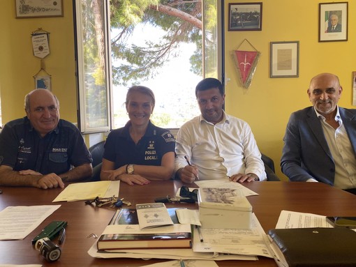 Antincendio boschivo, protocollo d’intesa tra Vallecrosia e Ponente Emergenza Protezione Civile Odv (Foto) Antincendio boschivo, protocollo d’intesa tra Vallecrosia e Ponente Emergenza Protezione Civile Odv (Foto)