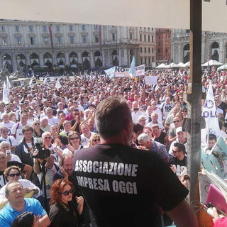 Ieri la manifestazione dei balneari e degli ambulanti (molti dalla Liguria) a Roma contro la direttiva 'Bolkestein' Ieri la manifestazione dei balneari e degli ambulanti (molti dalla Liguria) a Roma contro la direttiva 'Bolkestein'