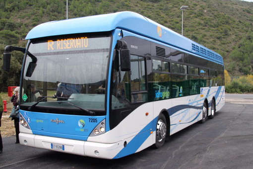 La presentazione dei bus a idrogeno nel 2018