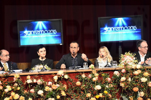 #Sanremo 2015: Arisa ed Emma Marrone"Siamo felici di essere 'vallette' e non 'co-conduttrici'!"