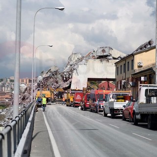 Anche una squadra dei Vigili del Fuoco della nostra provincia a Genova per il recupero di materiali in Val Polcevera Anche una squadra dei Vigili del Fuoco della nostra provincia a Genova per il recupero di materiali in Val Polcevera