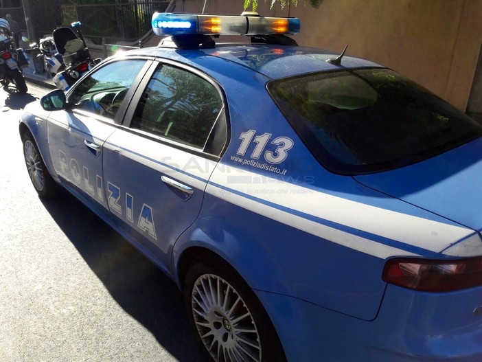 Sanremo, arrestata rapinatrice rumena: ha aggredito i poliziotti e puntato un coltello alla commessa di un negozio Sanremo, arrestata rapinatrice rumena: ha aggredito i poliziotti e puntato un coltello alla commessa di un negozio