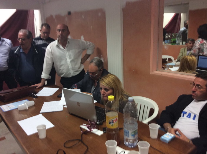 Metà dei ventimigliesi non vota o non “sa” votare: è caos sulla preferenza disgiunta, assenteismo al 44%